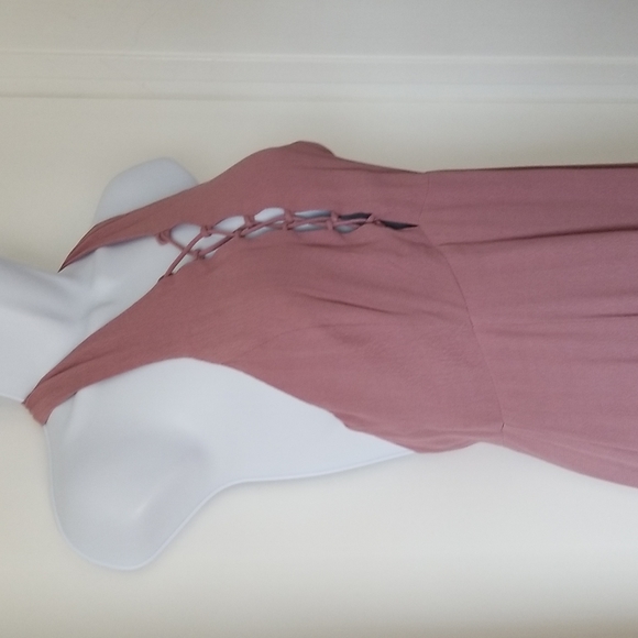 Halter neck Dress - Picture 4 of 9